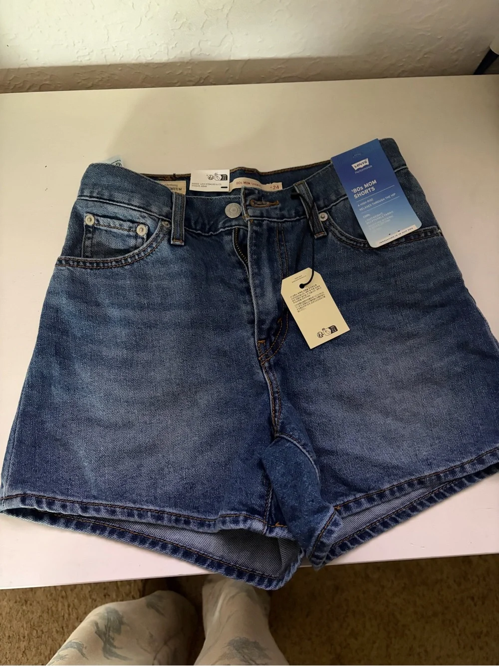 NWT Levis 80s Mom Lightweight Women's Shorts - Picture 5 of 5